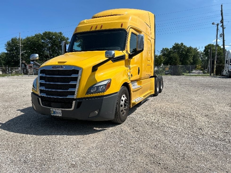 Sleeper Tractor-Heavy Duty Tractors-Freightliner-2020-T12664ST-Kokomo-IN-799,800\n\t\tmiles-$ 41,750 - Image 3