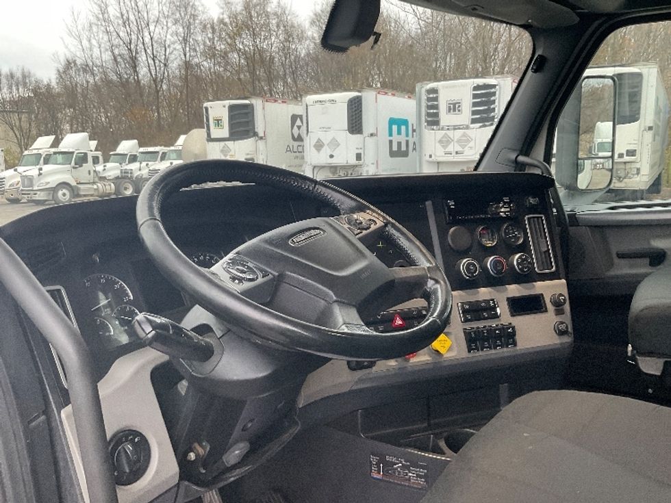 Sleeper Tractor-Heavy Duty Tractors-Freightliner-2020-T12664ST-La Porte-IN-447,943\n\t\tmiles-$ 65,500 - Image 10