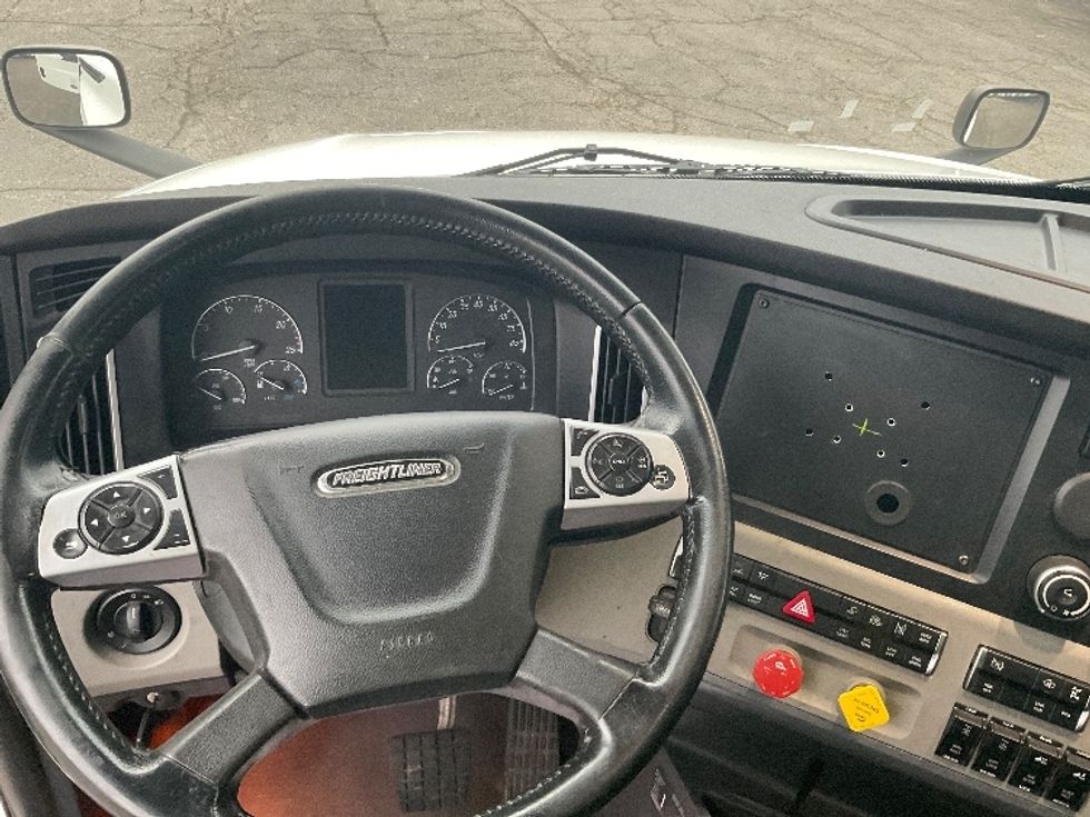 Sleeper Tractor-Heavy Duty Tractors-Freightliner-2020-T12664ST-La Porte-IN-447,943\n\t\tmiles-$ 65,500 - Image 11