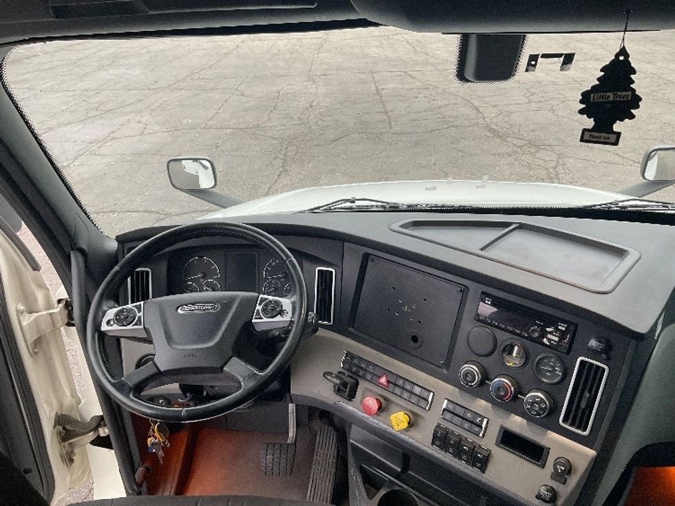 Sleeper Tractor-Heavy Duty Tractors-Freightliner-2020-T12664ST-La Porte-IN-447,943\n\t\tmiles-$ 65,500 - Image 12