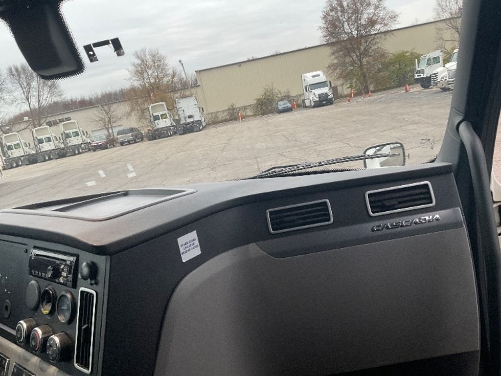 Sleeper Tractor-Heavy Duty Tractors-Freightliner-2020-T12664ST-La Porte-IN-447,943\n\t\tmiles-$ 65,500 - Image 14