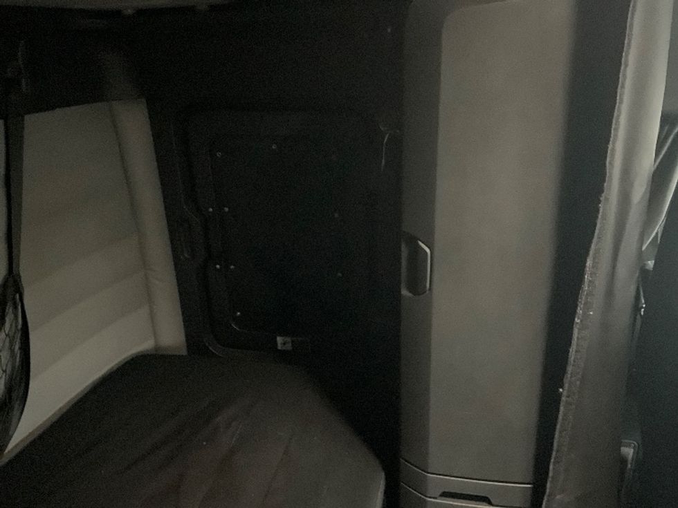 Sleeper Tractor-Heavy Duty Tractors-Freightliner-2020-T12664ST-La Porte-IN-447,943\n\t\tmiles-$ 65,500 - Image 18