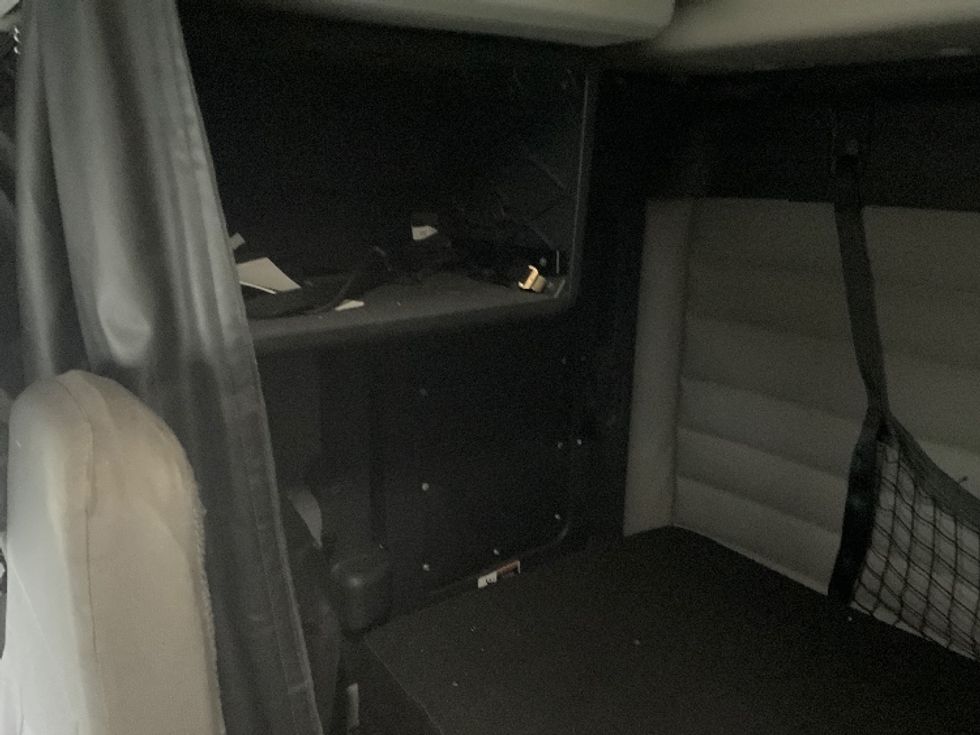 Sleeper Tractor-Heavy Duty Tractors-Freightliner-2020-T12664ST-La Porte-IN-447,943\n\t\tmiles-$ 65,500 - Image 19