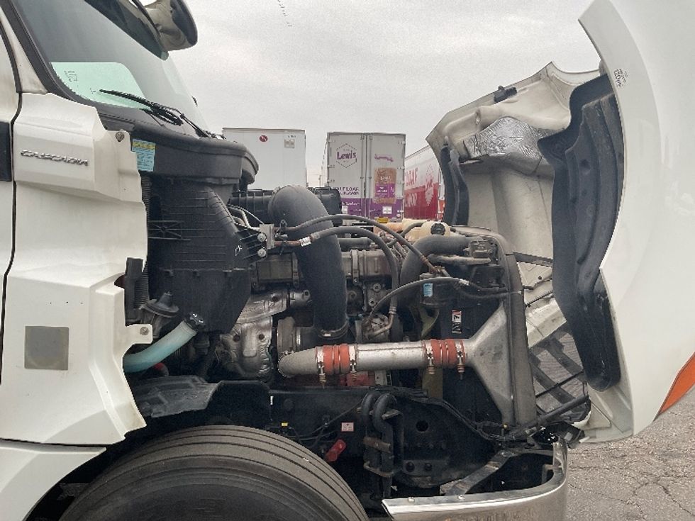 Sleeper Tractor-Heavy Duty Tractors-Freightliner-2020-T12664ST-La Porte-IN-447,943\n\t\tmiles-$ 65,500 - Image 20