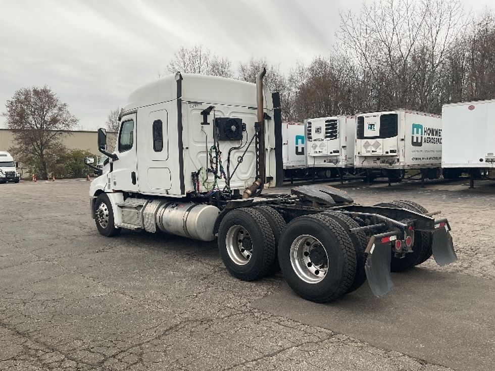 Sleeper Tractor-Heavy Duty Tractors-Freightliner-2020-T12664ST-La Porte-IN-447,943\n\t\tmiles-$ 65,500 - Image 5