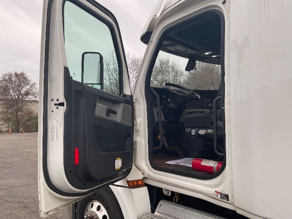 Sleeper Tractor-Heavy Duty Tractors-Freightliner-2020-T12664ST-La Porte-IN-447,943\n\t\tmiles-$ 65,500 - Image 9