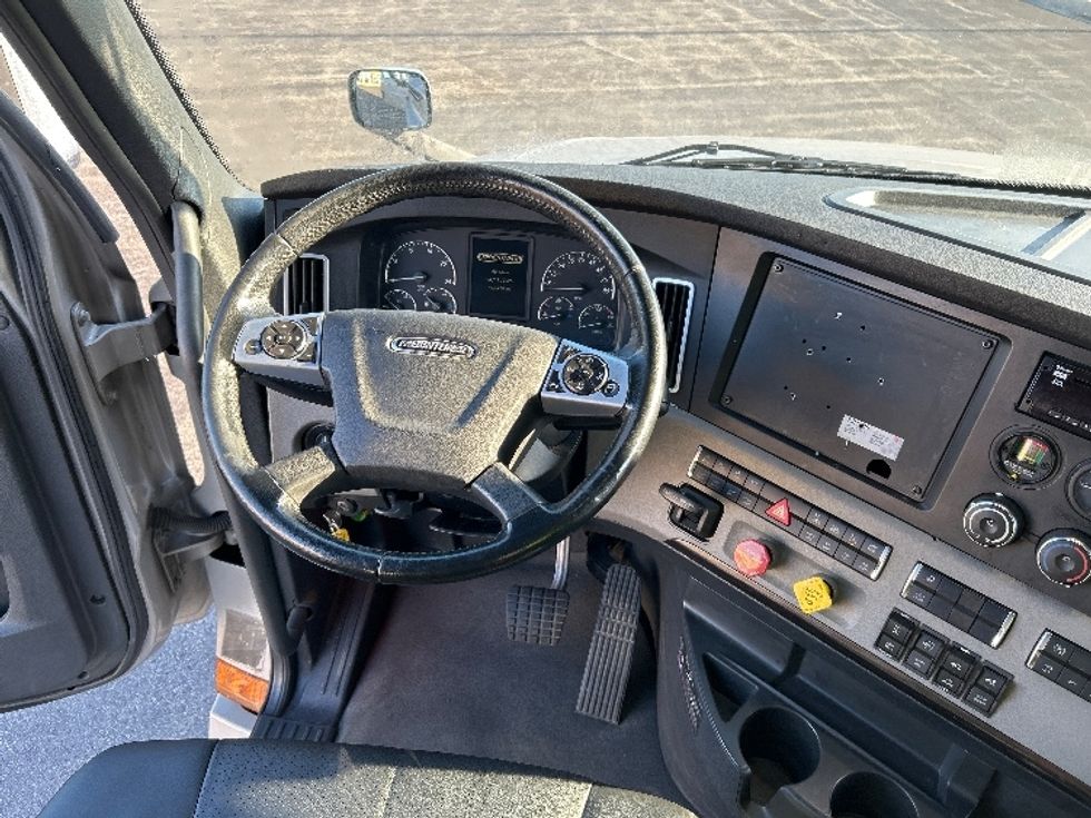 Sleeper Tractor-Heavy Duty Tractors-Freightliner-2020-T12664ST-La Porte-IN-483,956\n\t\tmiles-$ 58,750 - Image 11
