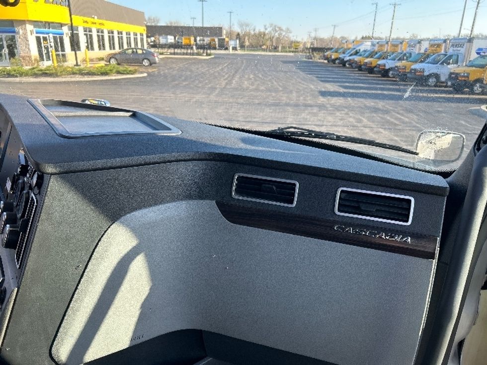 Sleeper Tractor-Heavy Duty Tractors-Freightliner-2020-T12664ST-La Porte-IN-483,956\n\t\tmiles-$ 58,750 - Image 14