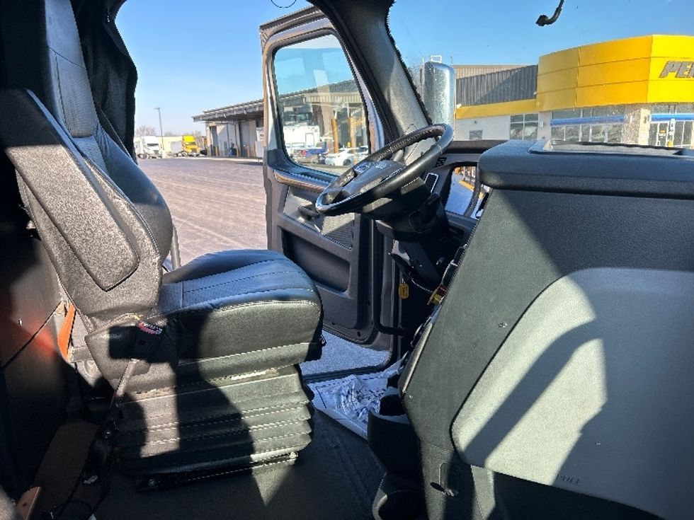 Sleeper Tractor-Heavy Duty Tractors-Freightliner-2020-T12664ST-La Porte-IN-483,956\n\t\tmiles-$ 58,750 - Image 15