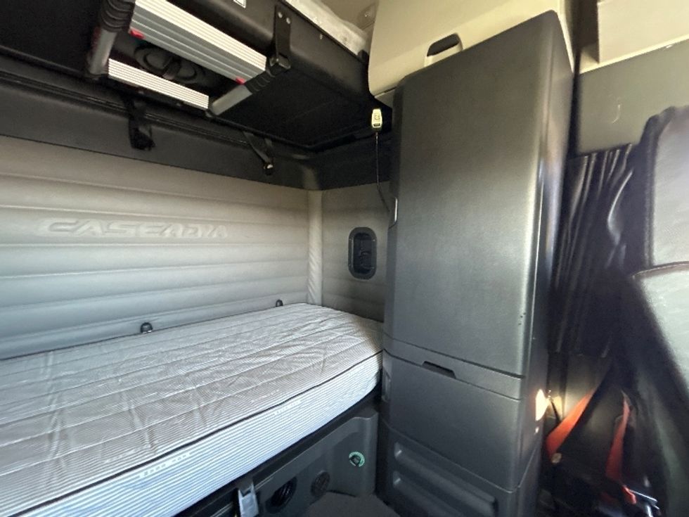 Sleeper Tractor-Heavy Duty Tractors-Freightliner-2020-T12664ST-La Porte-IN-483,956\n\t\tmiles-$ 58,750 - Image 18