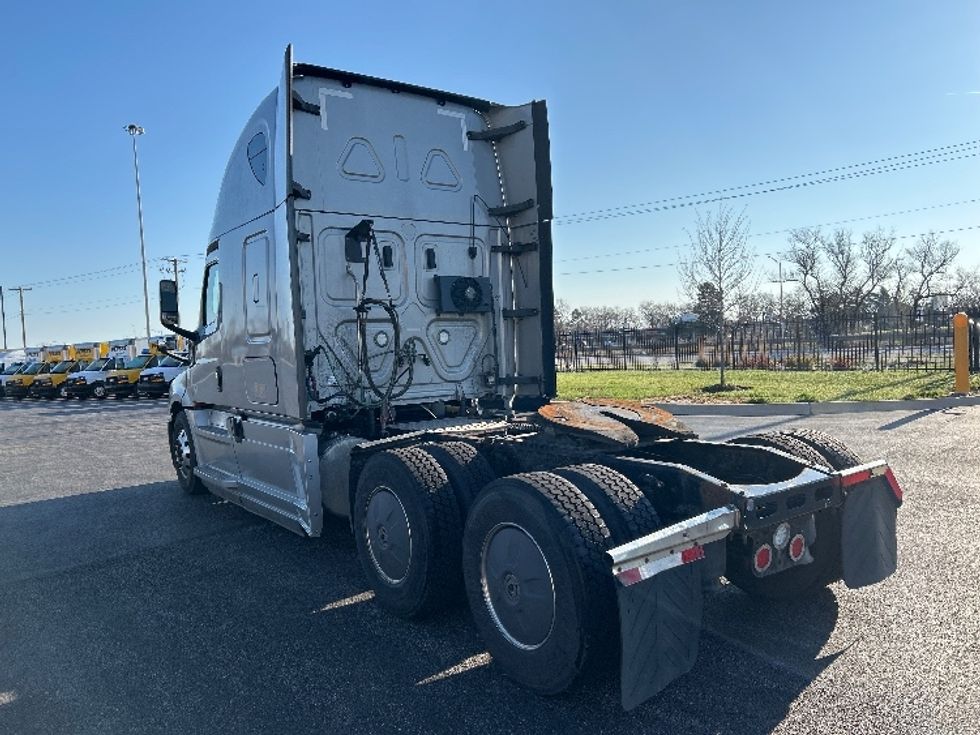Sleeper Tractor-Heavy Duty Tractors-Freightliner-2020-T12664ST-La Porte-IN-483,956\n\t\tmiles-$ 58,750 - Image 5
