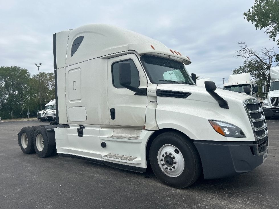 Sleeper Tractor-Heavy Duty Tractors-Freightliner-2020-T12664ST-La Porte-IN-580,867\n\t\tmiles-$ 57,000 - Image 1