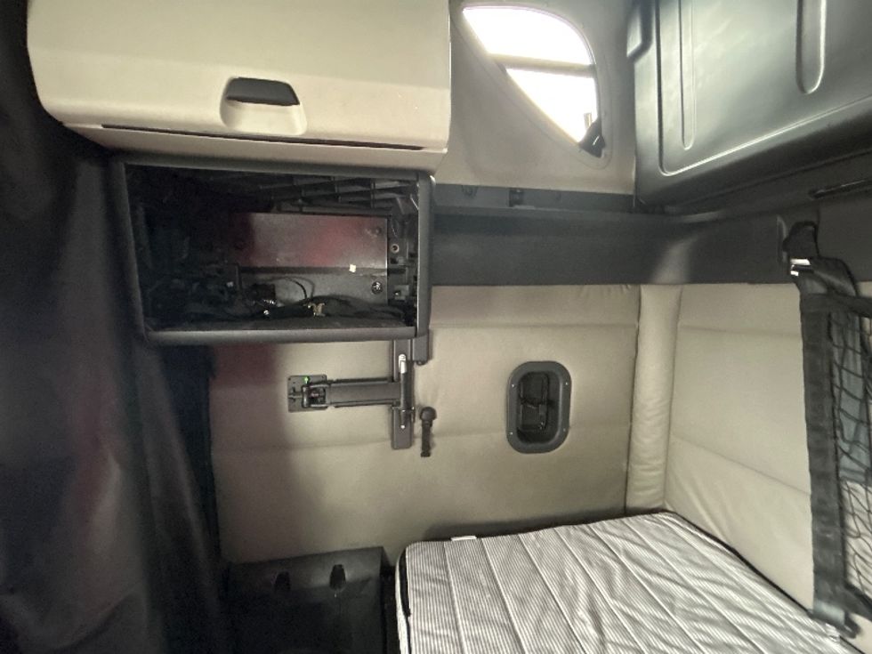 Sleeper Tractor-Heavy Duty Tractors-Freightliner-2020-T12664ST-La Porte-IN-580,867\n\t\tmiles-$ 57,000 - Image 18