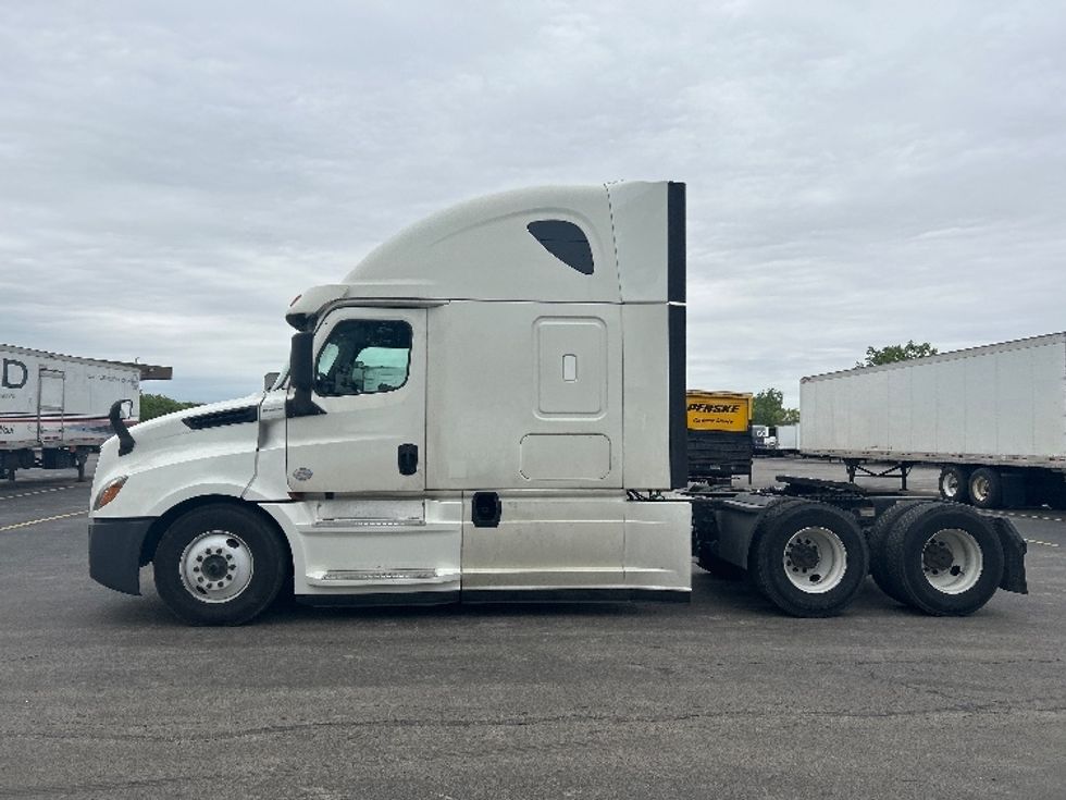 Sleeper Tractor-Heavy Duty Tractors-Freightliner-2020-T12664ST-La Porte-IN-580,867\n\t\tmiles-$ 57,000 - Image 4