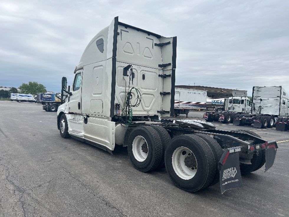 Sleeper Tractor-Heavy Duty Tractors-Freightliner-2020-T12664ST-La Porte-IN-580,867\n\t\tmiles-$ 57,000 - Image 5