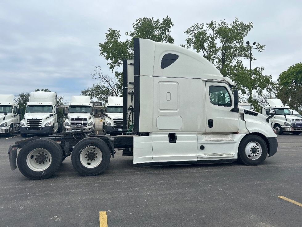 Sleeper Tractor-Heavy Duty Tractors-Freightliner-2020-T12664ST-La Porte-IN-580,867\n\t\tmiles-$ 57,000 - Image 8