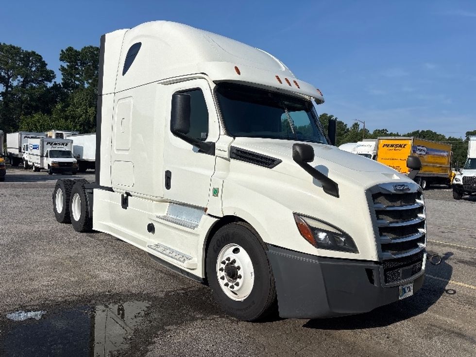 Sleeper Tractor-Heavy Duty Tractors-Freightliner-2020-T12664ST-Ladson-SC-374,780\n\t\tmiles-$ 71,250 - Image 1