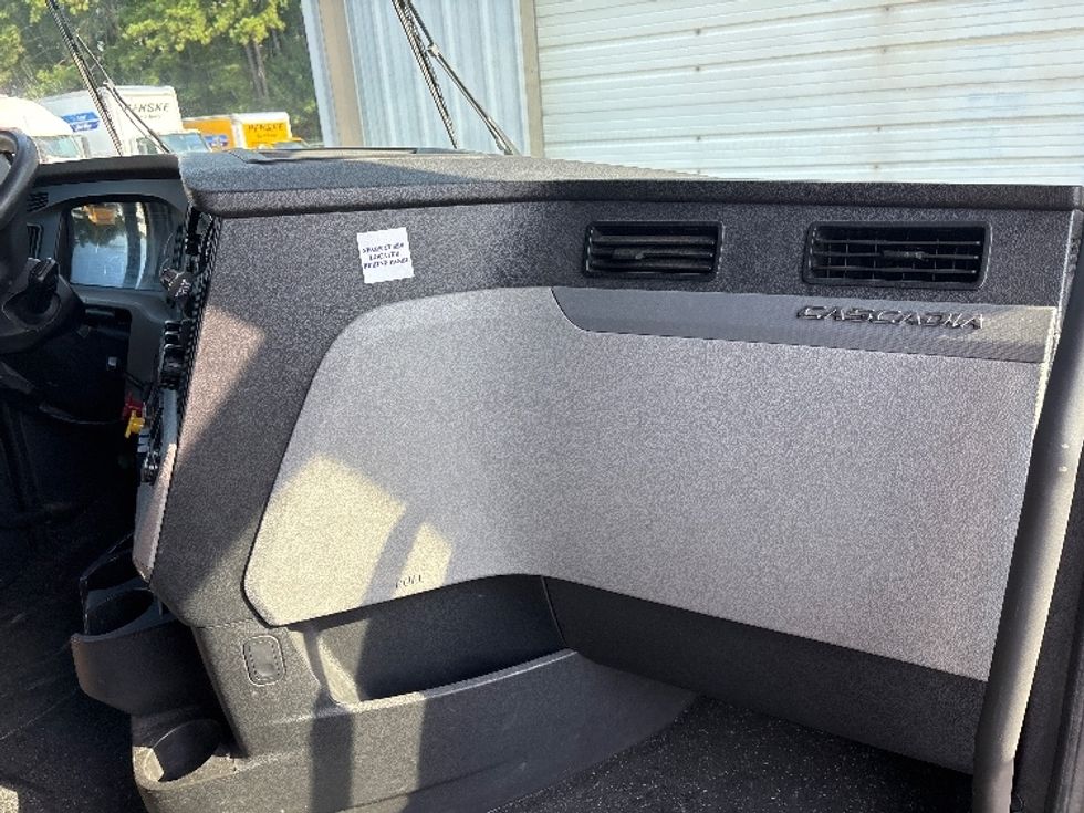 Sleeper Tractor-Heavy Duty Tractors-Freightliner-2020-T12664ST-Ladson-SC-374,780\n\t\tmiles-$ 71,250 - Image 14