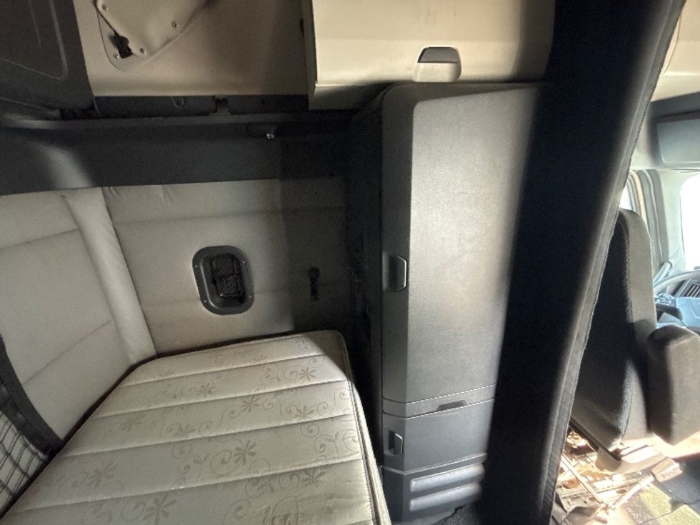 Sleeper Tractor-Heavy Duty Tractors-Freightliner-2020-T12664ST-Ladson-SC-374,780\n\t\tmiles-$ 71,250 - Image 19