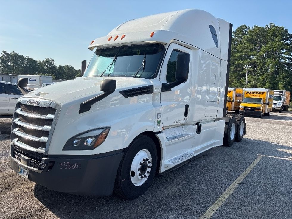 Sleeper Tractor-Heavy Duty Tractors-Freightliner-2020-T12664ST-Ladson-SC-374,780\n\t\tmiles-$ 71,250 - Image 3