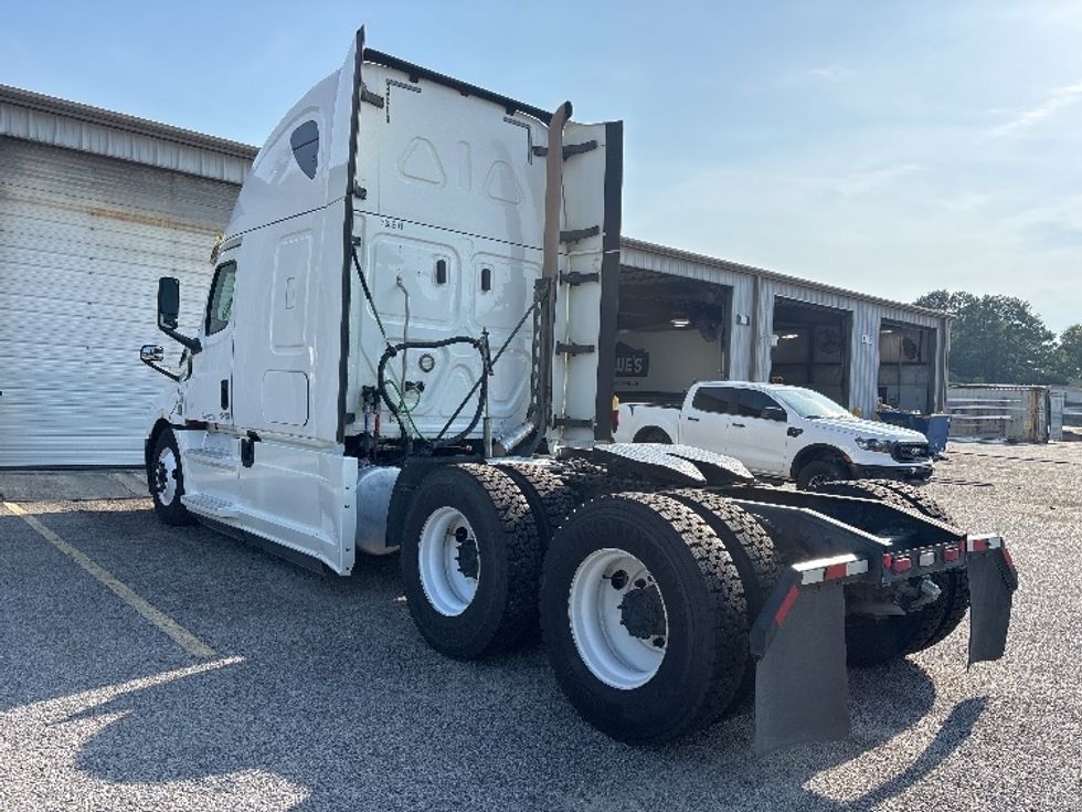 Sleeper Tractor-Heavy Duty Tractors-Freightliner-2020-T12664ST-Ladson-SC-374,780\n\t\tmiles-$ 71,250 - Image 5