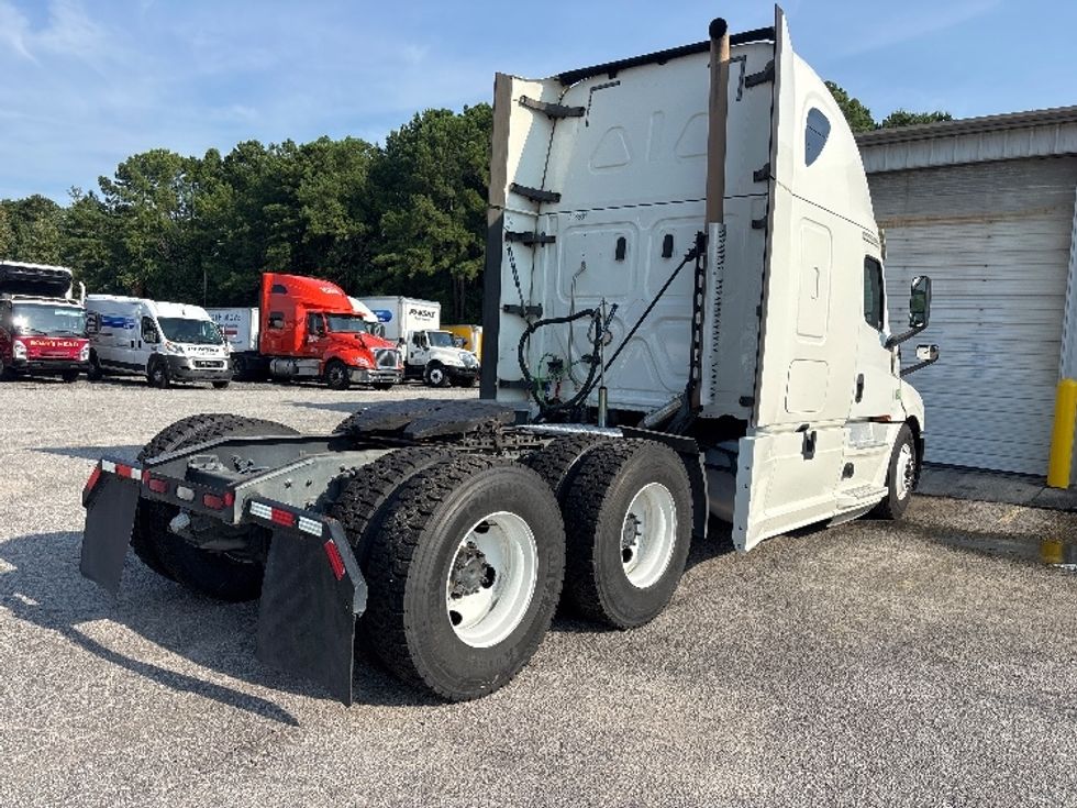Sleeper Tractor-Heavy Duty Tractors-Freightliner-2020-T12664ST-Ladson-SC-374,780\n\t\tmiles-$ 71,250 - Image 7