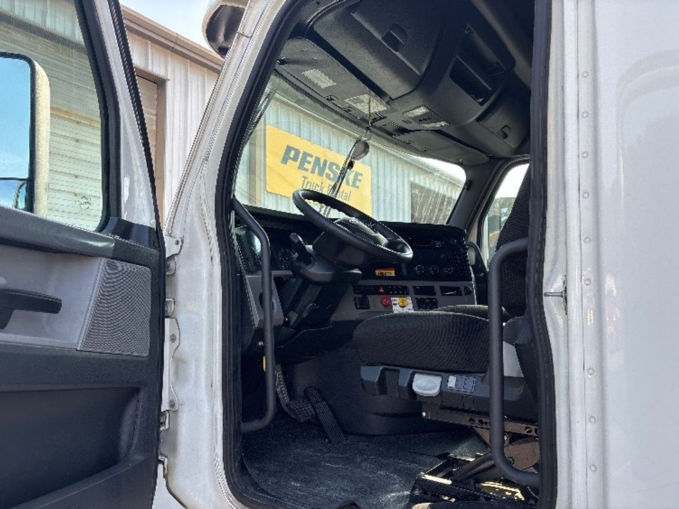 Sleeper Tractor-Heavy Duty Tractors-Freightliner-2020-T12664ST-Ladson-SC-374,780\n\t\tmiles-$ 71,250 - Image 9
