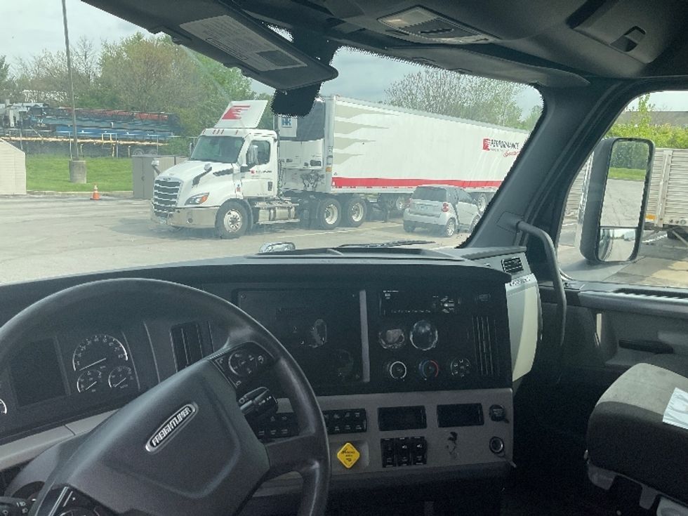 Sleeper Tractor-Heavy Duty Tractors-Freightliner-2020-T12664ST-Ladson-SC-656,343\n\t\tmiles-$ 47,500 - Image 11