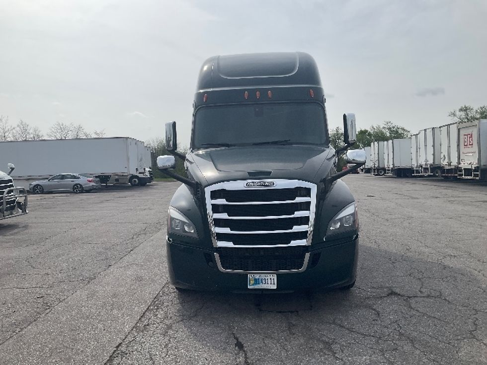 Sleeper Tractor-Heavy Duty Tractors-Freightliner-2020-T12664ST-Ladson-SC-656,343\n\t\tmiles-$ 47,500 - Image 2