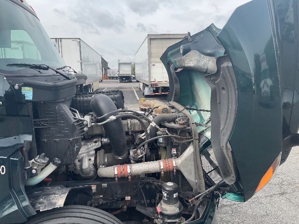 Sleeper Tractor-Heavy Duty Tractors-Freightliner-2020-T12664ST-Ladson-SC-656,343\n\t\tmiles-$ 47,500 - Image 20