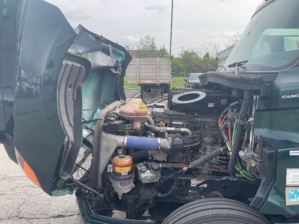 Sleeper Tractor-Heavy Duty Tractors-Freightliner-2020-T12664ST-Ladson-SC-656,343\n\t\tmiles-$ 47,500 - Image 21