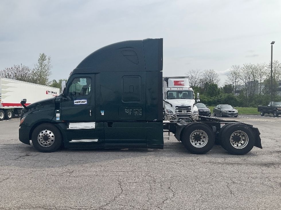 Sleeper Tractor-Heavy Duty Tractors-Freightliner-2020-T12664ST-Ladson-SC-656,343\n\t\tmiles-$ 47,500 - Image 4
