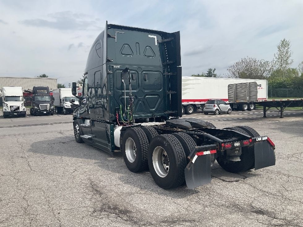 Sleeper Tractor-Heavy Duty Tractors-Freightliner-2020-T12664ST-Ladson-SC-656,343\n\t\tmiles-$ 47,500 - Image 5