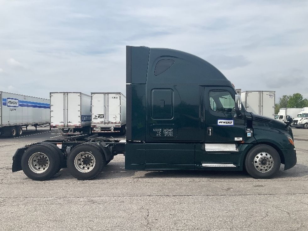 Sleeper Tractor-Heavy Duty Tractors-Freightliner-2020-T12664ST-Ladson-SC-656,343\n\t\tmiles-$ 47,500 - Image 8