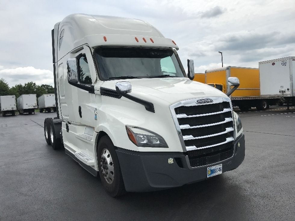 Sleeper Tractor-Heavy Duty Tractors-Freightliner-2020-T12664ST-Lancaster-PA-395,480\n\t\tmiles-$ 69,250 - Image 1