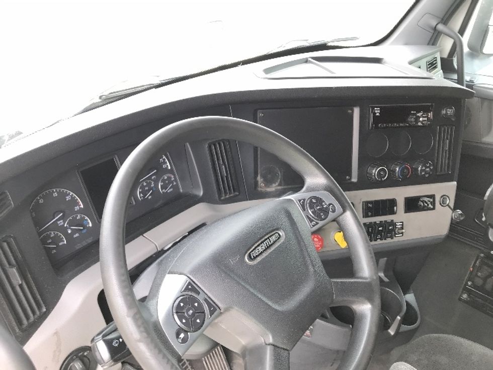 Sleeper Tractor-Heavy Duty Tractors-Freightliner-2020-T12664ST-Lancaster-PA-395,480\n\t\tmiles-$ 69,250 - Image 11