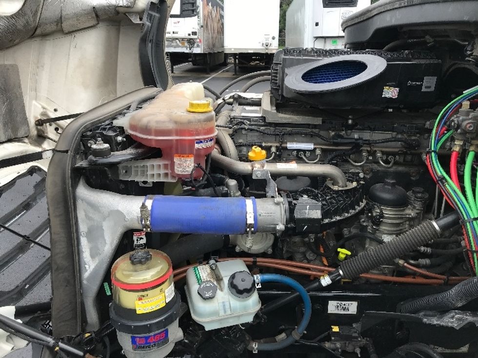 Sleeper Tractor-Heavy Duty Tractors-Freightliner-2020-T12664ST-Lancaster-PA-395,480\n\t\tmiles-$ 69,250 - Image 21