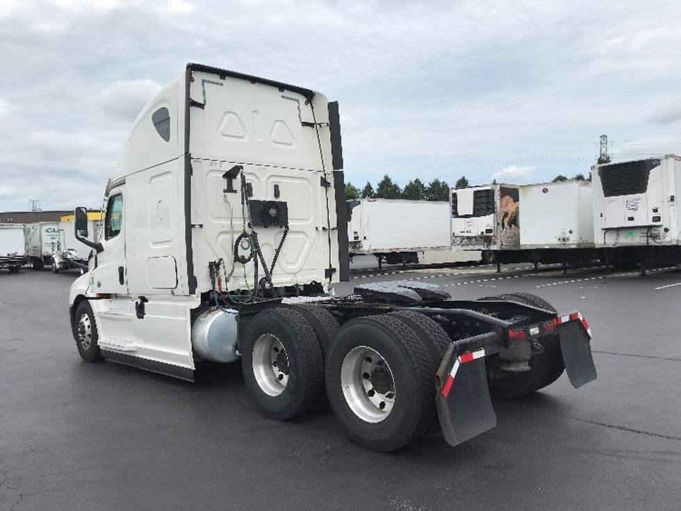 Sleeper Tractor-Heavy Duty Tractors-Freightliner-2020-T12664ST-Lancaster-PA-395,480\n\t\tmiles-$ 69,250 - Image 5