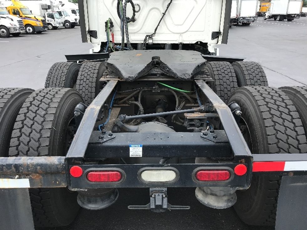 Sleeper Tractor-Heavy Duty Tractors-Freightliner-2020-T12664ST-Lancaster-PA-395,480\n\t\tmiles-$ 69,250 - Image 6