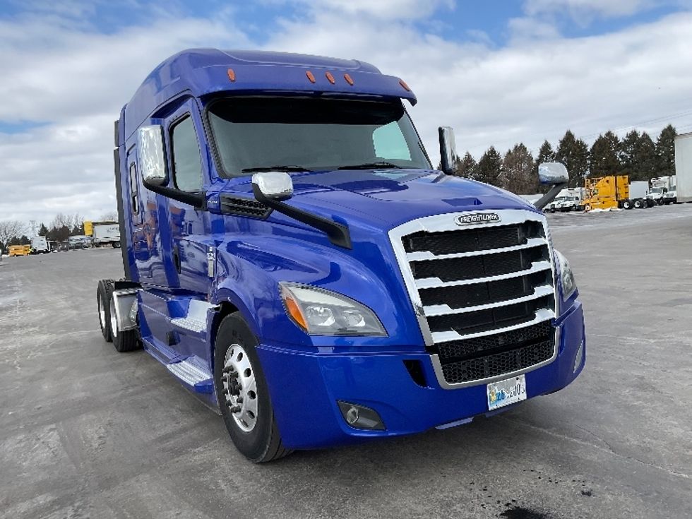 Sleeper Tractor-Heavy Duty Tractors-Freightliner-2020-T12664ST-Lancaster-PA-637,224\n\t\tmiles-$ 47,000 - Image 1