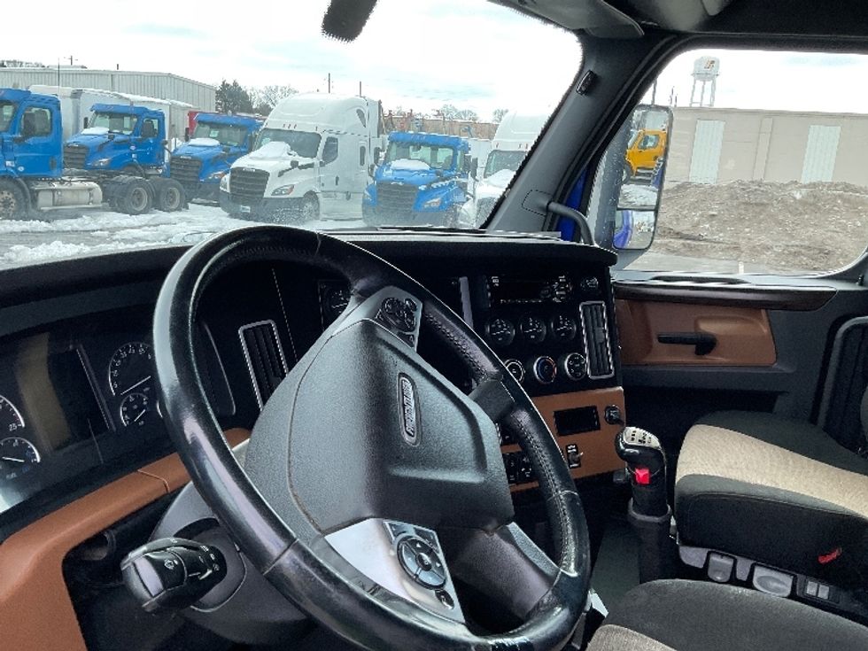 Sleeper Tractor-Heavy Duty Tractors-Freightliner-2020-T12664ST-Lancaster-PA-637,224\n\t\tmiles-$ 47,000 - Image 10