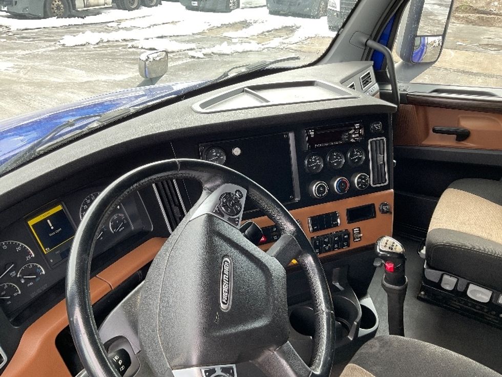 Sleeper Tractor-Heavy Duty Tractors-Freightliner-2020-T12664ST-Lancaster-PA-637,224\n\t\tmiles-$ 47,000 - Image 11