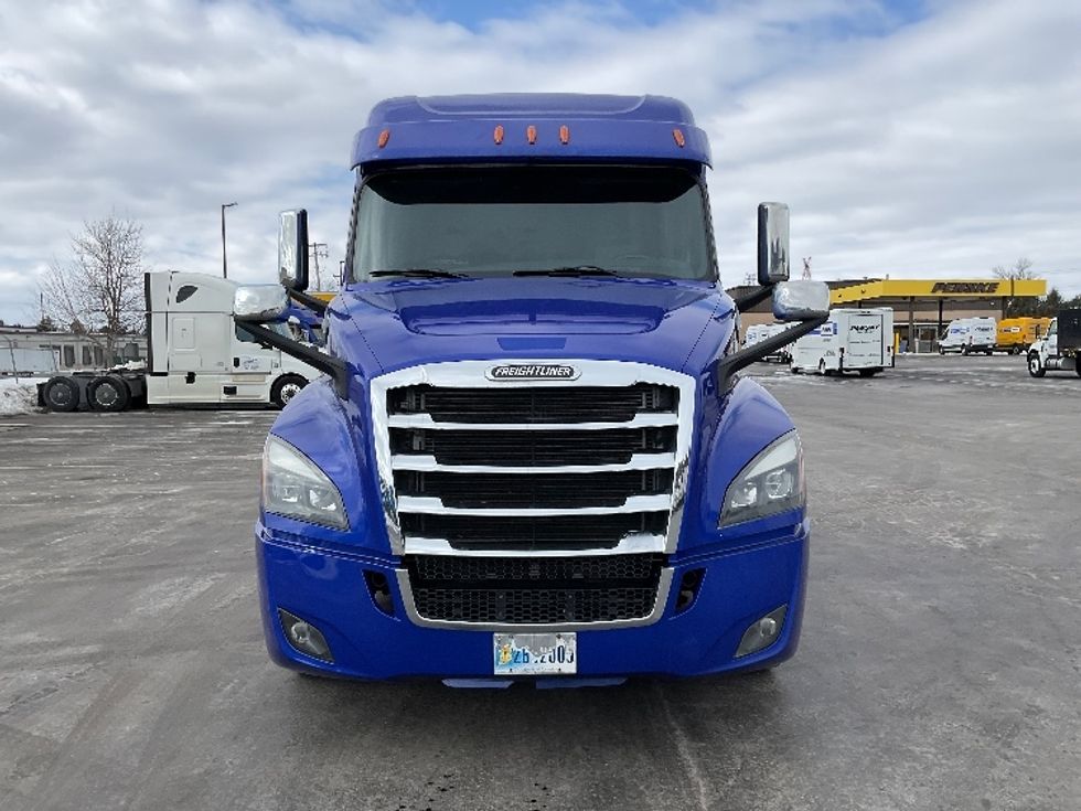 Sleeper Tractor-Heavy Duty Tractors-Freightliner-2020-T12664ST-Lancaster-PA-637,224\n\t\tmiles-$ 47,000 - Image 2
