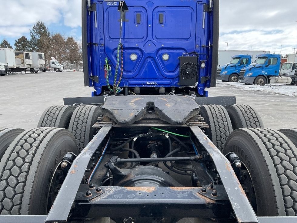 Sleeper Tractor-Heavy Duty Tractors-Freightliner-2020-T12664ST-Lancaster-PA-637,224\n\t\tmiles-$ 47,000 - Image 6