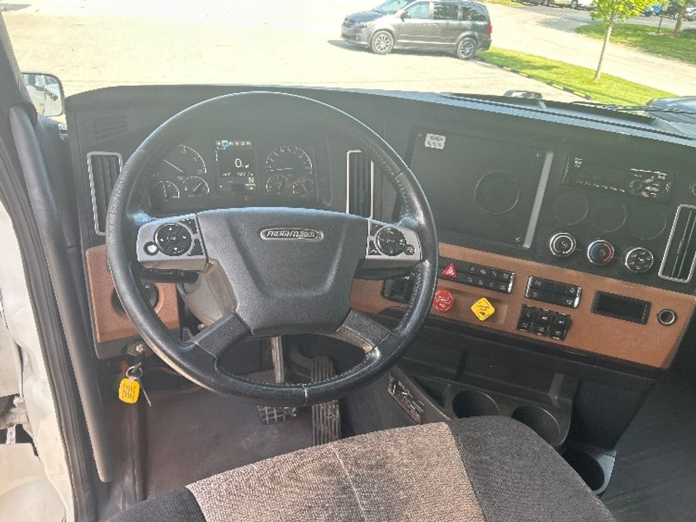 Sleeper Tractor-Heavy Duty Tractors-Freightliner-2020-T12664ST-Lansing-MI-537,683\n\t\tmiles-$ 58,500 - Image 11