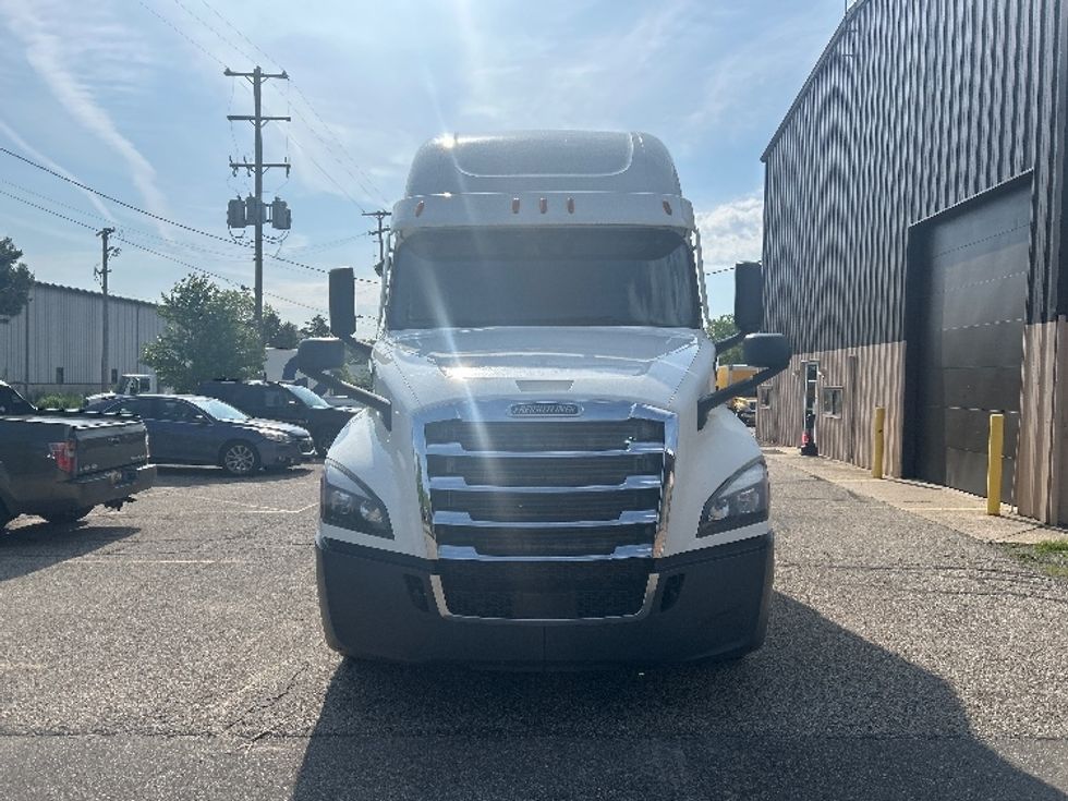 Sleeper Tractor-Heavy Duty Tractors-Freightliner-2020-T12664ST-Lansing-MI-537,683\n\t\tmiles-$ 58,500 - Image 2