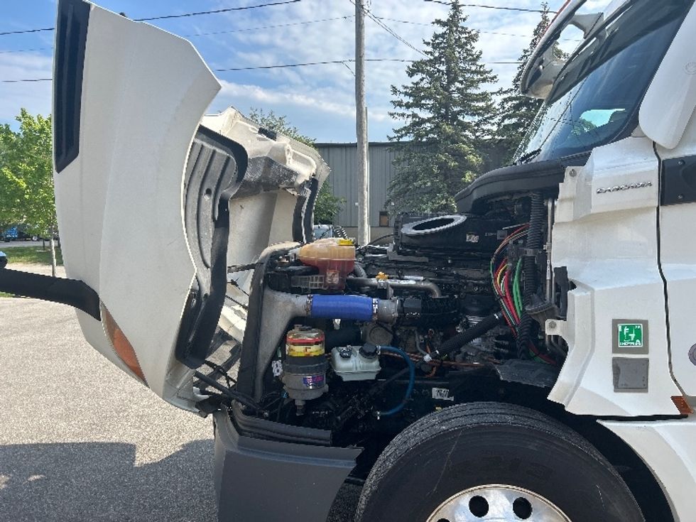 Sleeper Tractor-Heavy Duty Tractors-Freightliner-2020-T12664ST-Lansing-MI-537,683\n\t\tmiles-$ 58,500 - Image 20