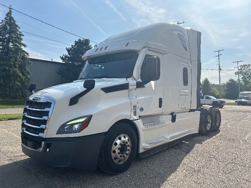 Sleeper Tractor-Heavy Duty Tractors-Freightliner-2020-T12664ST-Lansing-MI-537,683\n\t\tmiles-$ 58,500 - Image 3