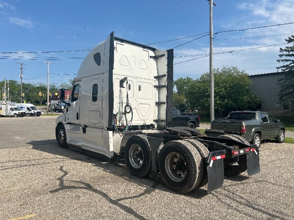 Sleeper Tractor-Heavy Duty Tractors-Freightliner-2020-T12664ST-Lansing-MI-537,683\n\t\tmiles-$ 58,500 - Image 5