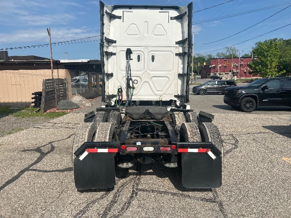 Sleeper Tractor-Heavy Duty Tractors-Freightliner-2020-T12664ST-Lansing-MI-537,683\n\t\tmiles-$ 58,500 - Image 6